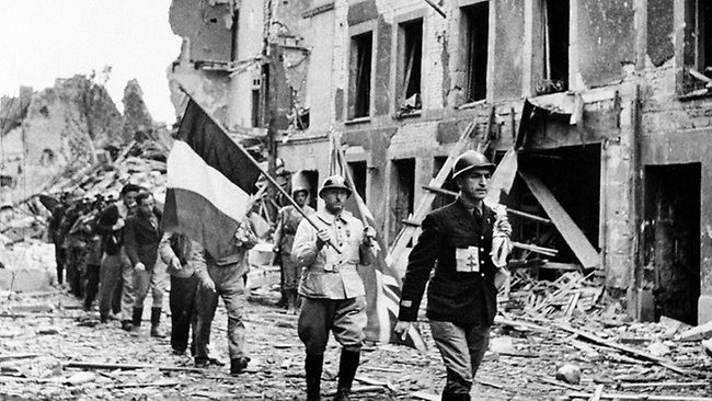 Tiếp theo là trận chiến nước Pháp, thương vong 469.000 người. Trận chiến nước Pháp, còn được gọi là Sự sụp đổ của nước Pháp, là cuộc xâm lược của Đức vào Pháp và các nước Tây Âu trong Chiến tranh thế giới thứ hai.