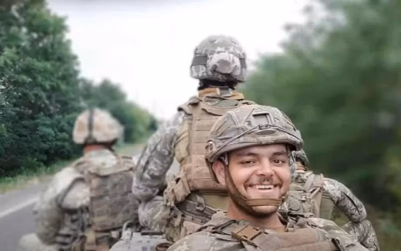 Tờ "Pravda" của Nga cho biết một thông tin chưa được xác nhận của các phóng viên quân sự từ nhiều phương tiện truyền thông, không chỉ có binh sĩ Ukraine và nhân viên Tiểu đoàn Azov trong nhà máy thép Azovstal, mà còn có các sĩ quan NATO của Mỹ, Pháp, Đức, Thụy Điển và Vương quốc Anh.