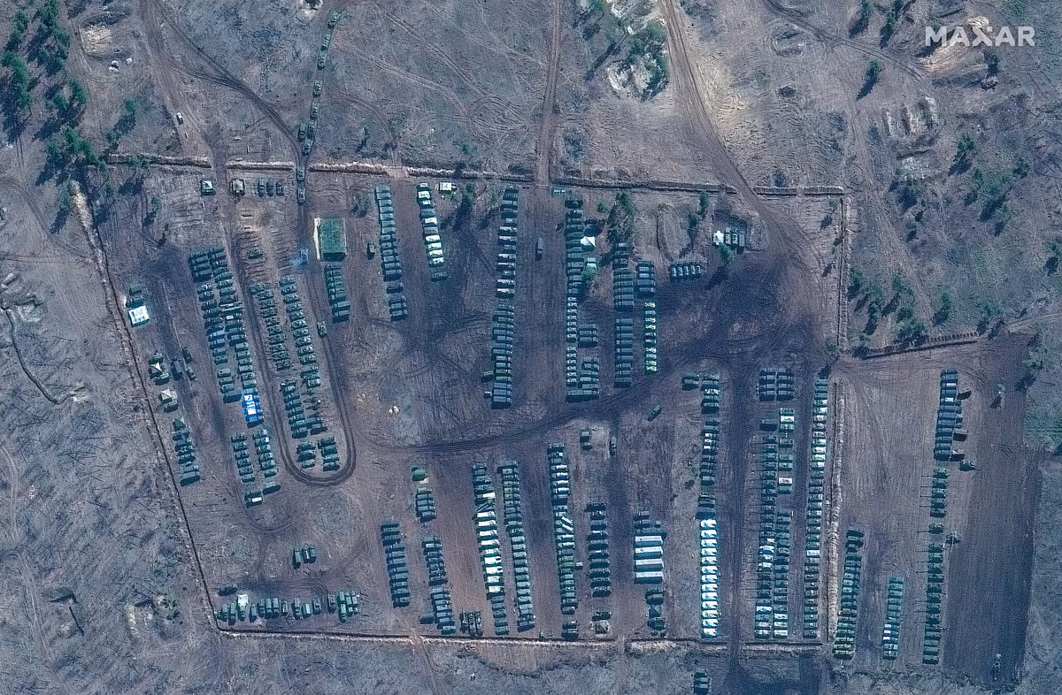 Trong những tháng gần đây, Nga đã tập trung một lực lượng khổng lồ dọc theo biên giới giáp Ukraine, với hàng nghìn phương tiện thuộc nhiều nhóm tác chiến cấp tiểu đoàn với khoảng 100.000 quân trở lên. Điều này báo hiệu một cuộc chiến leo thang sắp xảy ra.