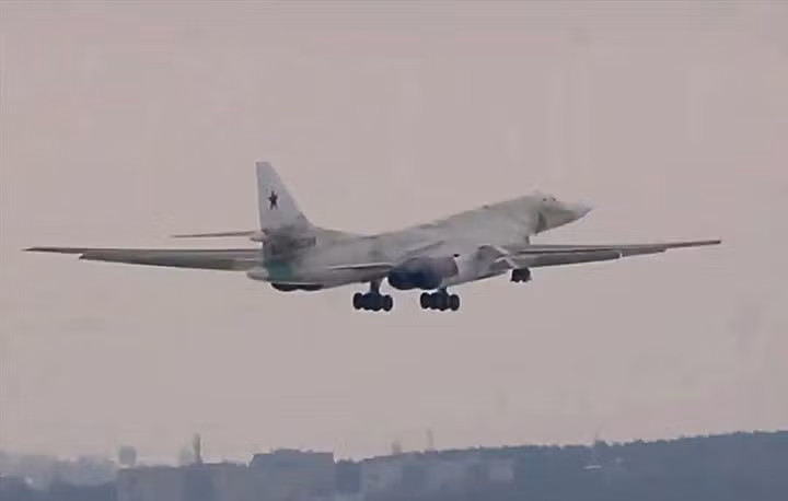 Chuyến bay kéo dài 30 phút, ở độ cao 600 mét, máy bay ném bom này có 80% trang thiết bị được nâng cấp và hiện đại hóa. Máy bay Tupolev Tu-160M mới được thiết kế để tấn công các mục tiêu ở các khu vực hẻo lánh bằng vũ khí hạt nhân và vũ khí thông thường.