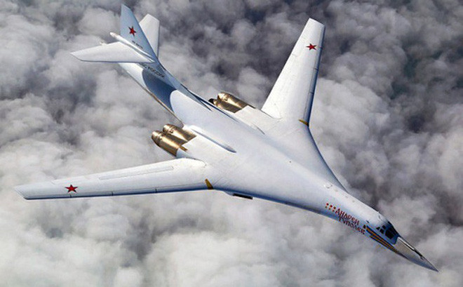 Tu-160M được trang bị động cơ Kuznetsov NK-32-02 mới, cũng là động cơ lớn nhất và mạnh nhất từng được trang bị trên máy bay chiến đấu và có thể tạo ra lực đẩy khoảng 25.000 kg ở phần đốt sau. Với lực đẩy này, có thể cung cấp cho máy bay ném bom tốc độ cao hơn nữa.
