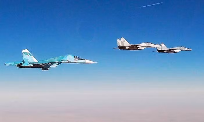 Lực lượng Không quân Nga và Không quân Ả Rập Syria đã thực hiện cuộc tuần tra chung đầu tiên vào ngày 24/1, với việc triển khai các máy bay chiến đấu hạng nặng Su-35 và Su-34 cùng các máy bay MiG-29, MiG-23 cho các hoạt động dọc Cao nguyên Golan và sông Euphrates.