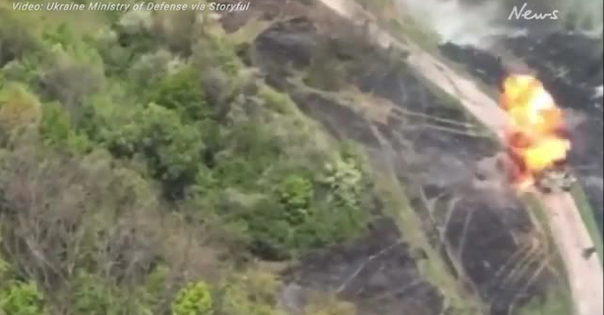 Còn theo Illia Ponomarenko, phóng viên quốc phòng và an ninh tại Kiev Independent, hơn 20 kho đạn của Nga ở khu vực Donbas và miền nam Ukraine, bao gồm một số kho lớn nhất, đã bị Ukraine tấn công, và một số kho bị phá hủy.