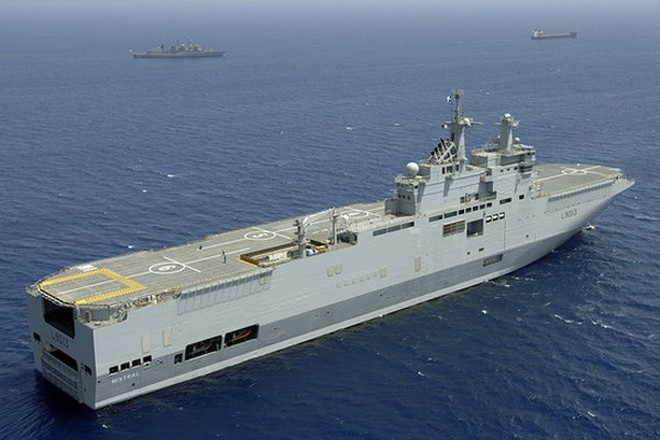 Thứ tư là tàu đổ bộ tấn công Lớp Mistral của Ai Cập. Bản thân tàu tấn công lớp Mistral của Pháp không phải là một con tàu đáng chú ý, nhưng hai tàu chiến mà Hải quân Ai Cập mua lại là EMS Gamal Abdul Nasse và EMS Anwar Sadat đã được tăng cường khả năng tấn công đáng kể với sự hỗ trợ của Nga.