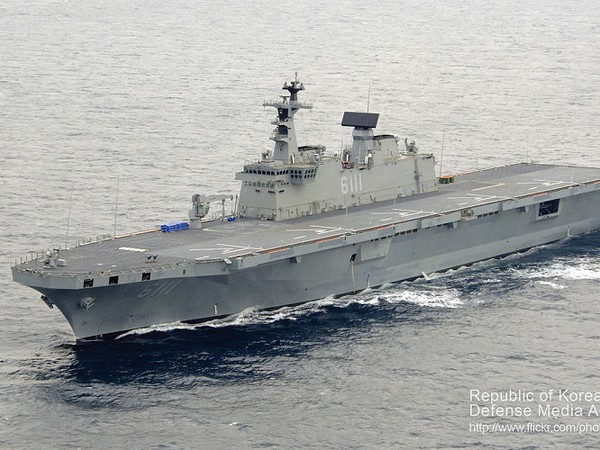 Hàn Quốc hiện đang phát triển một loại trực thăng tấn công bản địa và có thể được sử dụng để cung cấp cho Dokdo khả năng tấn công vượt trội trong tương lai. Đáng chú ý, ban đầu Nga cũng ủng hộ việc mua các tàu Lớp Dokdo từ Hàn Quốc thay vì các tàu Lớp Mistral từ Pháp. Nguồn ảnh: Pinterest.