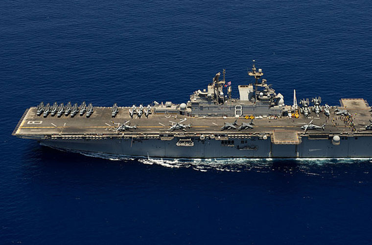 Tuy nhiên, các con tàu này đã mang lại một số khả năng mới mang tính cách mạng khi chúng thay thế các tàu sân bay Lớp Tarawa từ thời Chiến tranh Lạnh, đáng chú ý nhất là khả năng triển khai hiệu quả hơn tới 20 máy bay chiến đấu.