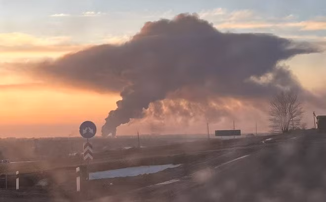 Trong khi đó, 74 hạ tầng mặt đất của quân đội Ukraine bị loại khỏi vòng chiến đấu, trong đó có 11 sân bay quân sự, ba chỉ huy sở, một căn cứ hải quân, 18 trạm radar của các tổ hợp tên lửa phòng không S-300 và Buk-M1. Hai tiêm kích Su-27, hai cường kích Su-24, một trực thăng và 4 máy bay không người lái (UAV) vũ trang Bayraktar TB2 của Ukraine bị phá hủy.