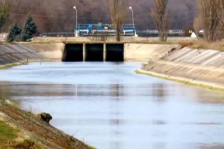 Một nguồn tin an ninh Nga cho biết quân đội Nga tập trung đông đảo trong vùng bảo vệ rộng gần 2.600 km2, trước khi tiến vào Ukraine. Nga muốn kiểm soát nhà máy điện hạt nhân Chernobyl để đảm bảo NATO không can thiệp quân sự vào Ukraine, nguồn tin cho hay.
