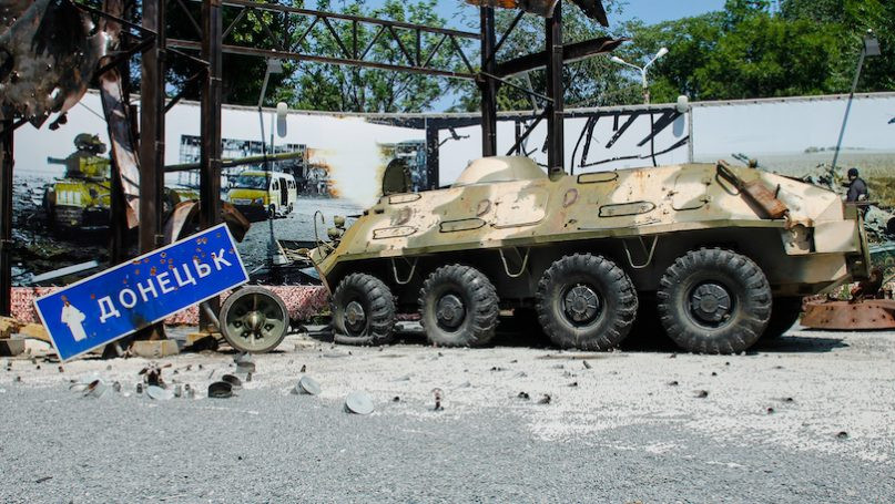 Trước hỏa lực áp đảo của quân đội Nga và việc phải "chạm mặt" với những chiến binh người Chechnya, Tiểu đoàn Azov nhanh chóng vỡ trận và tìm cách bỏ chạy. Nhưng có vẻ họ đã không thể thoát thân.