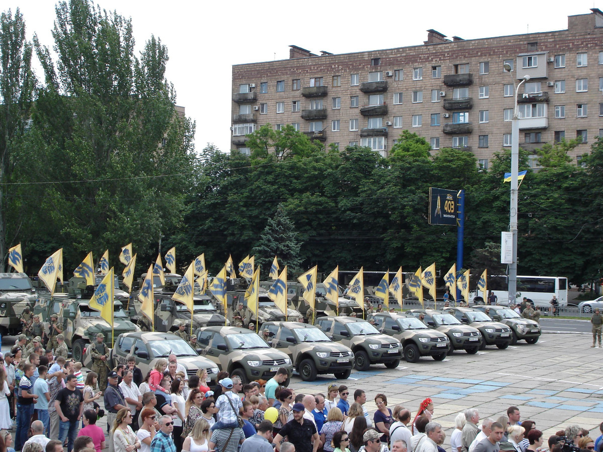 Còn Tiểu đoàn Azov là một nhóm vũ trang cực hữu mà ngay cả Mỹ cũng không ủng hộ (Mỹ cấm Kiev chuyển giao vũ khí do Mỹ viện trợ cho Tiểu đoàn này). Nguồn ảnh: Pinterest.