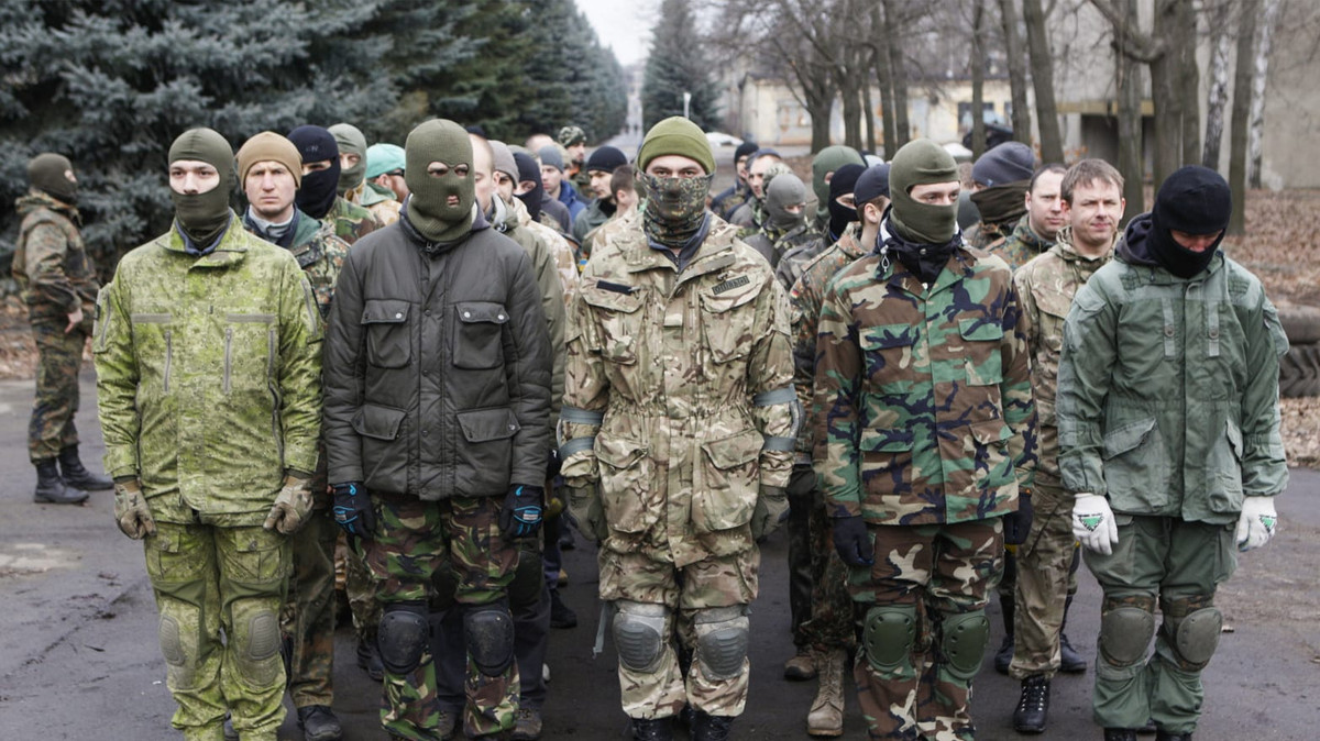 Ngay trong lần đụng trận đầu tiên hôm 3/3, Tiểu đoàn Azov đã không thể hiện đúng màu sắc bên ngoài là "mạnh mẽ và lạnh lùng" như những tuyên bố trước đó.