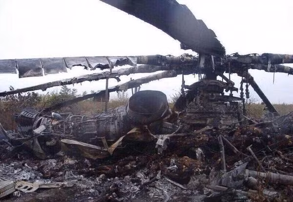 Báo chí Nga đưa tin, vào rạng sáng ngày 3/3, quân đội Nga đã phát hiện một trực thăng vận tải quân sự Ukraine bay cực thấp ở ngoại ô Mariupol và đã bắn hạ. Tất cả 10 người trên máy bay đều thiệt mạng, trong số đó có 7 người đeo biểu tượng "Tiểu đoàn Azov".