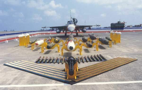 Máy bay chiến đấu cũng có thể được điều chỉnh để mang tên lửa chống bức xạ đất đối không TC-2A, sử dụng cả dẫn đường bằng radar chủ động và thụ động. Vào năm 2013, có tin rằng 71 chiếc Ching Kuo của Đài Loan trong tổng số 120 chiếc đang hoạt động sẽ được nâng cấp. Các tên lửa này có tầm bắn 200 km và mang theo 100 quả bom, đạn con.