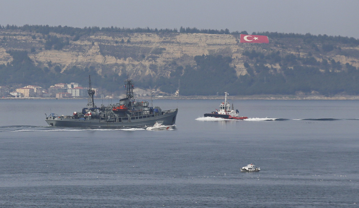 "Ban đầu, đó là một cuộc tấn công của Nga, nhưng bây giờ nó đã biến thành một cuộc chiến", ông Cavusoglu nói trong một cuộc phỏng vấn với đài truyền hình CNN Thổ Nhĩ Kỳ. Ông nói thêm, Thổ Nhĩ Kỳ sẽ thực hiện tất cả các điều khoản của Công ước Montreux một cách minh bạch.