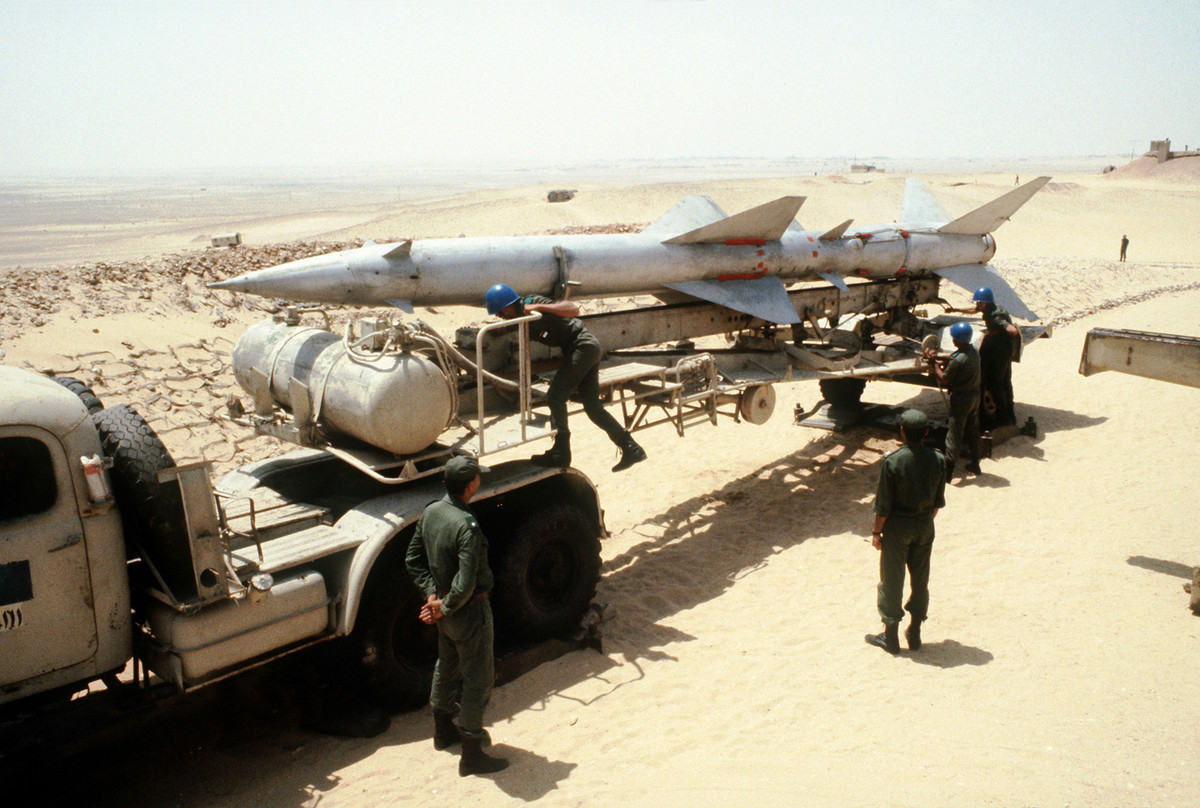 S-75 ra đời nhằm đảm bảo tính cơ động của hệ thống phòng không và giảm chi phí sản xuất, bảo dưỡng. Trong chiến tranh lạnh, Liên Xô đã xuất khẩu hệ thống phòng không này cho Algeria, Việt Nam, Ai Cập, Iraq, Libya, Nam Tư, Syria và nhiều quốc gia khác.