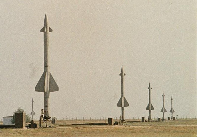 Thứ nhất, hệ thống tên lửa phòng không Berkut rất tốn kém để xây dựng và bảo trì. Do đó, chỉ có thủ đô Moscow của Liên Xô mới có đủ năng lực tài chính để trang bị tổ hợp tên lửa này. Thậm chí vì chi phí cao, kế hoạch xây dựng tổ hợp tên lửa để phòng thủ Leningrad đã bị cắt giảm, chưa kể các thành phố khác của Liên Xô.