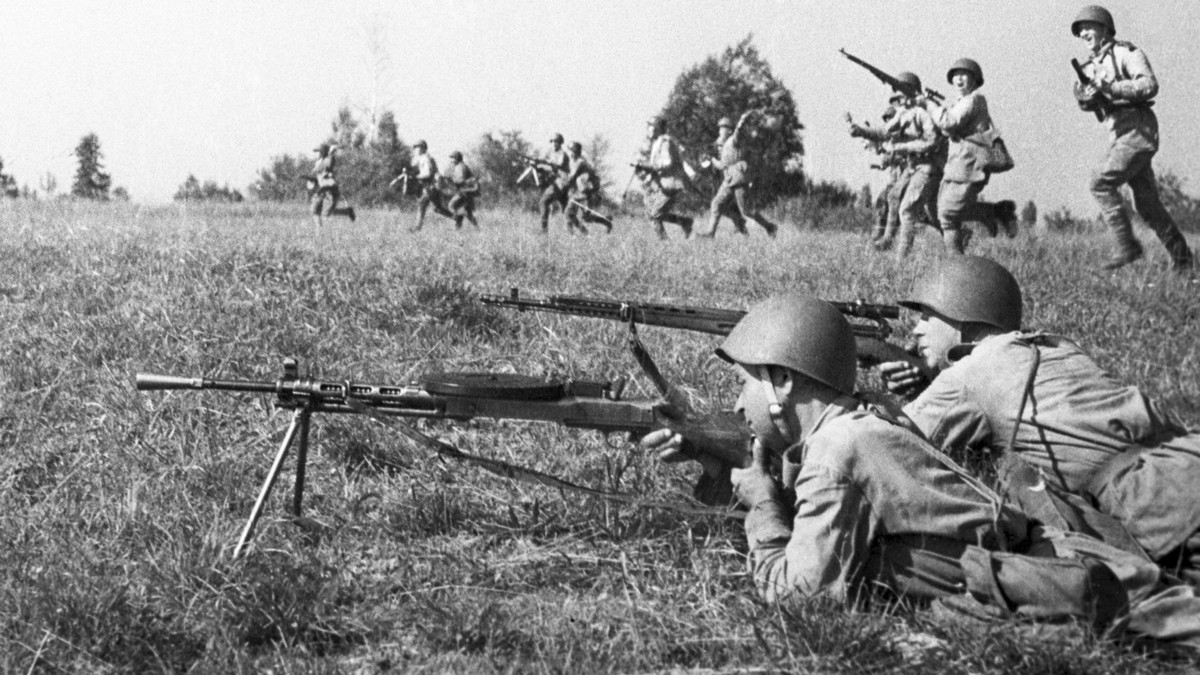 Vào mùa hè năm 1944, sau khi tập đoàn quân "Trung tâm" của Đức bị đánh bại trong chiến dịch tấn công chiến lược "Bagration" ở Belarus, người Đức đã có một cơ hội như vậy, nhưng trong một tư cách hoàn toàn khác.