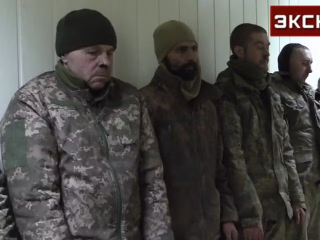 Sau khi bị vây hãm 15 ngày, thủy quân lục chiến Ukraine ở Mariupol đã ra đầu hàng. Vào ngày 13/3, một đội trinh sát 5 người cũng đã đầu hàng DPR. Mặc dù phó chỉ huy Tiểu đoàn Azov đã kêu gọi "chiến đấu đến người cuối cùng" trong đoạn video được công bố, nhưng rất nhiều binh lính của ông ta vẫn tỏ ra lo sợ.