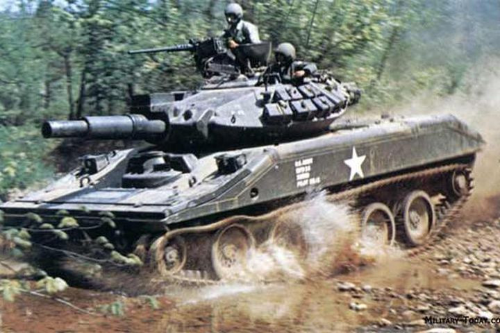 M-551 Sheridan sử dụng động cơ diesel Detroit Diesel 6V53T, 6 xi-lanh, tăng áp 300 mã lực, có thể đạt tốc độ tối đa 70 km/h, phạm vi hoạt động là 560 km.