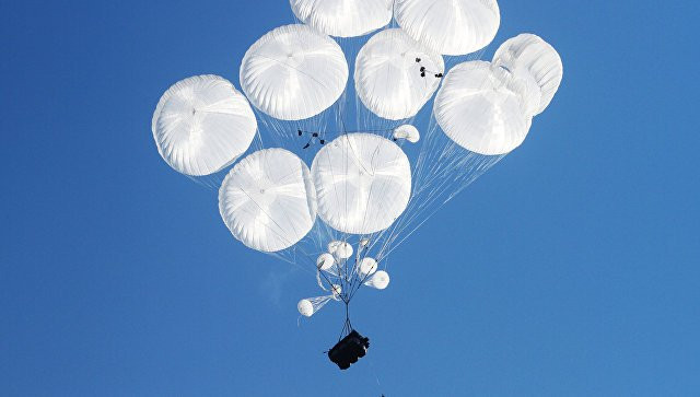 Đây là loại xe tăng duy nhất có khả năng nhảy dù của quân đội Mỹ. M-551 chỉ nặng 15,2 tấn, dài 6,3 mét, rộng 2,8 mét và cao 2,3 mét, phần thân xe làm bằng hợp kim nhôm, giáp trước của M-551 có thể chịu được đạn xuyên 20mm, các vị trí còn lại chịu được đạn 14,5mm. M-551 Sheridan cũng được tích hợp hệ thống bảo vệ NBC.