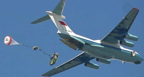 Nếu Liên Xô chỉ thả được xe chiến đấu bộ binh từ máy bay vận tải, thì người Mỹ có thể thả xe tăng hạng nhẹ qua dù. M-551 Sheridan là xe tăng hạng nhẹ cuối cùng được phục vụ trong quân đội Mỹ. Cho đến nay, vẫn chưa có phương tiện nào có thể thay thế vai trò của M-551 Sheridan.