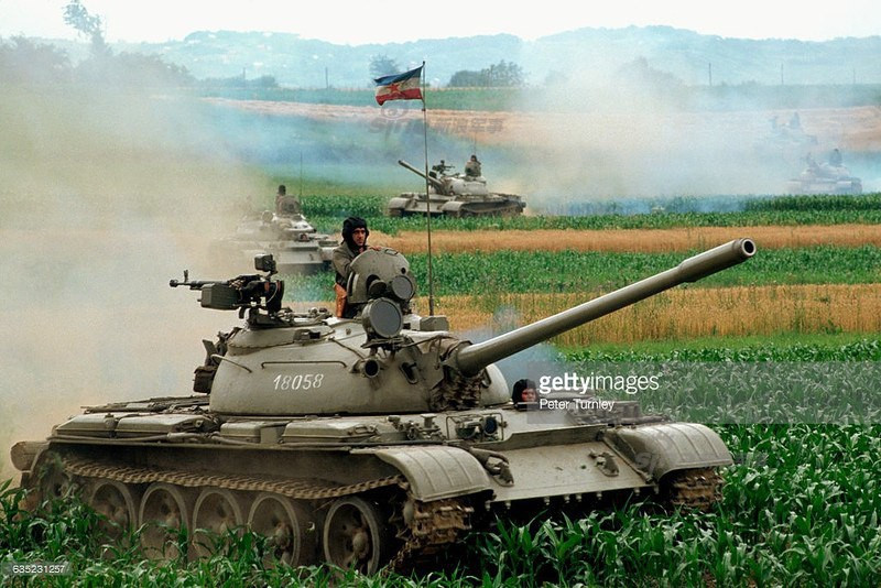 Serbia đã từng là quốc gia mạnh nhất ở vùng Balkan. Từ Cộng hòa Liên bang Xã hội Chủ nghĩa Nam Tư trong thời Xô Viết đến Cộng hòa Liên bang Nam Tư sau khi Liên Xô tan rã, Serbia đóng một vai trò quan trọng trong cuộc chiến tranh giành ảnh hưởng giữa Liên Xô - Mỹ và Nga - Châu Âu.