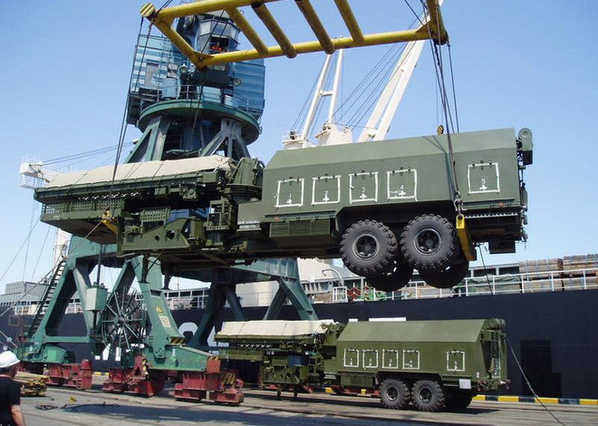 Một phần S-300 của Ukraine được cho là đã bán cho Mỹ, với mục đích thử nghiệm, còn một số hệ thống BuK cũng được bán ra nước ngoài cho Gruzia. Nghĩa là mạng lưới phòng không của Ukraine bao gồm cả hai hệ thống trên còn đang hoạt động, nhưng cũng có quy mô nhỏ hơn nhiều so với thời gian sau khi Liên Xô sụp đổ.