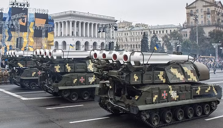 Ngoài số ít các hệ thống phòng không được viện trợ từ phương Tây, thì mạng lưới phòng không của Ukraine chỉ bao gồm các hệ thống phòng không được kế thừa từ thời Liên Xô và bản thân Nga cũng được thừa hưởng những tài sản này.