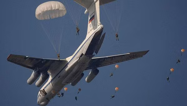 Quân đội Nga được huấn luyện để chống lại các hệ thống phòng không hiện đại do các nước phát triển triển khai và bản thân Nga cũng được trang bị những hệ thống phòng không hàng đầu thế giới. Vì vậy việc giải quyết mạng lưới phòng không tương đối nhỏ và phần lớn đã lỗi thời của Ukraine trong vòng vài giờ ngắn ngủi là điều hiển nhiên.