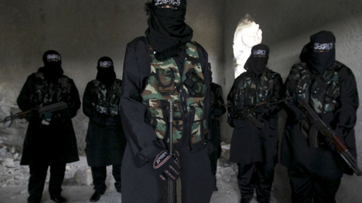 Những kẻ đánh bom liều chết thường tự mình vận chuyển chất nổ, trà trộn vào dân thường để tiếp cận địa điểm mục tiêu một cách âm thầm hoặc dùng tốc độ, sau đó chúng cho kích nổ nhằm gây ra thiệt hại lớn nhất có thể. Có thể nói, những kẻ tấn công này không khác gì “quả bom thông minh”.