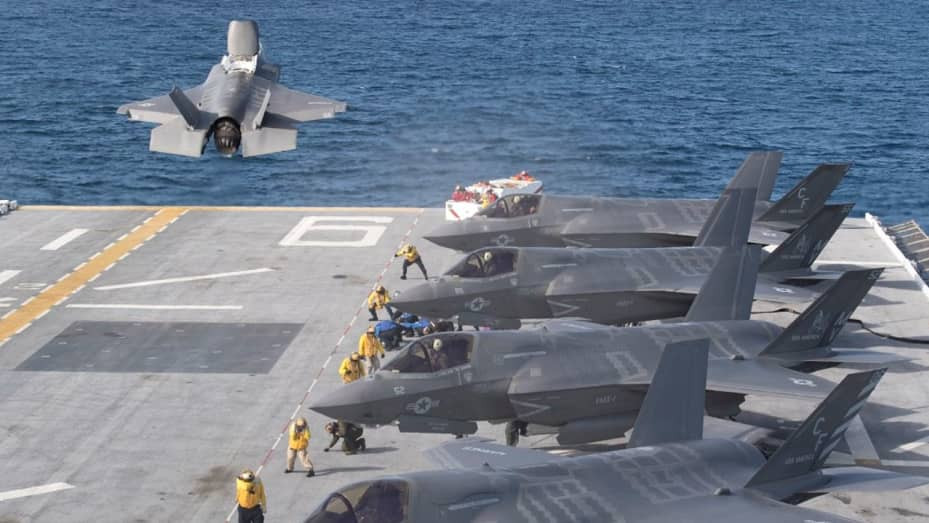 Carl Schuster, cựu giám đốc hoạt động tình báo của Bộ Tư lệnh Thái Bình Dương của Mỹ cũng nói với CNN rằng ông dự đoán Trung Quốc sẽ cố gắng xác định vị trí chiếc máy bay chiến đấu bị rơi và khảo sát kỹ lưỡng nó bằng cách sử dụng tàu lặn dưới biển sâu.