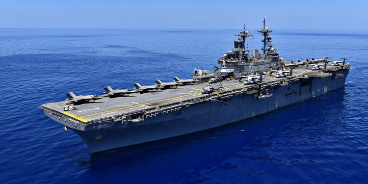 Giới quân sự Mỹ luôn khẳng định Biển Đông là một vùng biển quốc tế, tuy nhiên Trung Quốc đã đưa ra các yêu sách lãnh thổ rộng lớn trên toàn bộ vùng biển này.