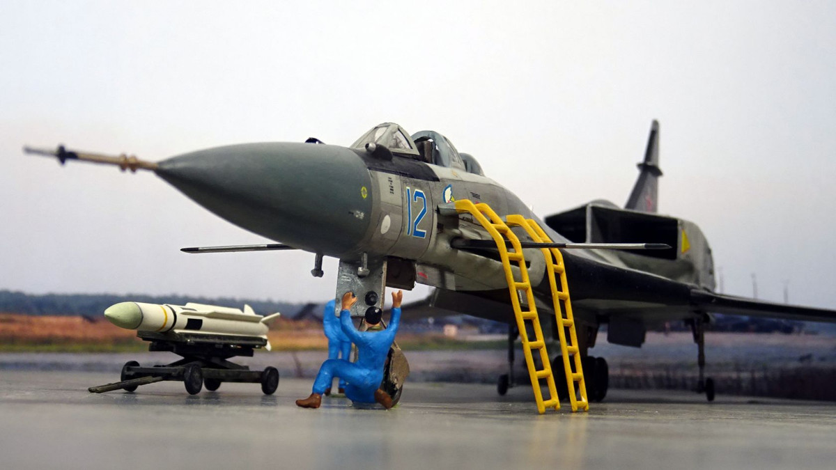 Máy bay ném bom chiến lược Tu-160 được nâng cấp gần đây vẫn có thể thực hiện nhiệm vụ chiến đấu chính, nhưng chúng ít có cơ hội qua mặt được lực lượng phòng không của các nhóm tác chiến tàu sân bay. MiG-321, với tốc độ ở độ cao lớn như vậy, có thể vượt qua hầu hết các hệ thống phòng không của đối phương.