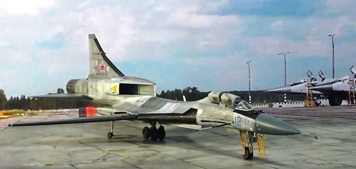 Thiết kế của MiG-321 là kết quả của ý tưởng tạo ra một máy bay đa năng siêu thanh, xuất hiện vào đầu năm 1975 ở Liên Xô. Chiếc máy bay mới nhằm chống lại các tàu sân bay Mỹ. Về cơ bản, chiếc máy bay này được cho là sẽ thay thế cho máy bay ném bom Tu-22.