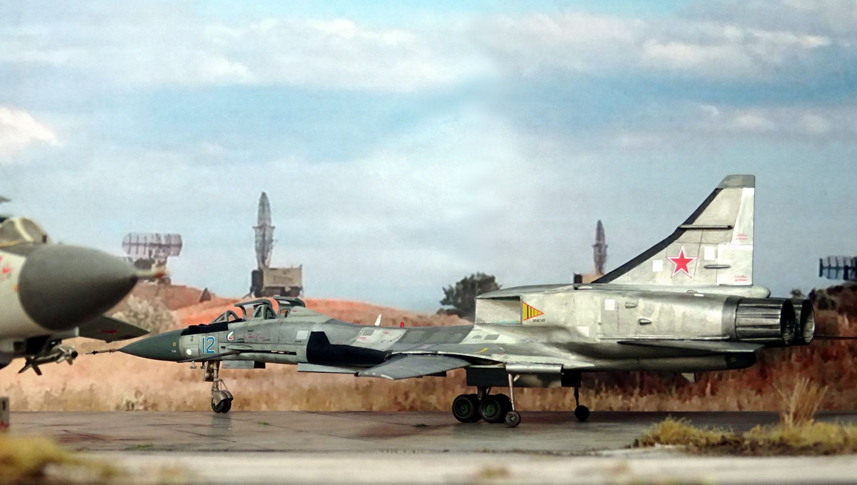 Tuy nhiên, khả năng bay ở độ cao lớn với tốc độ siêu âm đã khiến nó trở thành phương tiện tấn công tàu sân bay lý tưởng. Vào cuối những năm 80, tài liệu về chiếc máy bay đã sẵn sàng, nhưng do chi phí cao của dự án, nó không bao giờ được thực hiện.