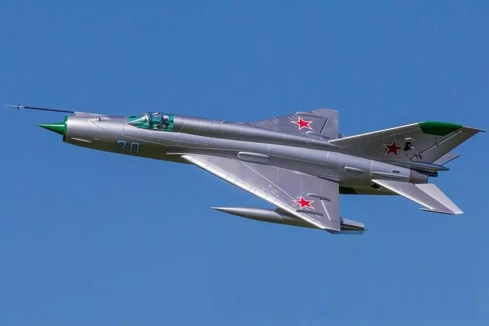 Số lượng MiG-21 trong biên chế của Liên Xô bắt đầu giảm vào cuối những năm 1980 - 1990 và được thay thế bằng các mẫu hiện đại hơn. Tuy nhiên, nhiều lực lượng không quân vẫn tiếp tục sử dụng MiG-21 do Trung Quốc sản xuất và các biến thể của nó.