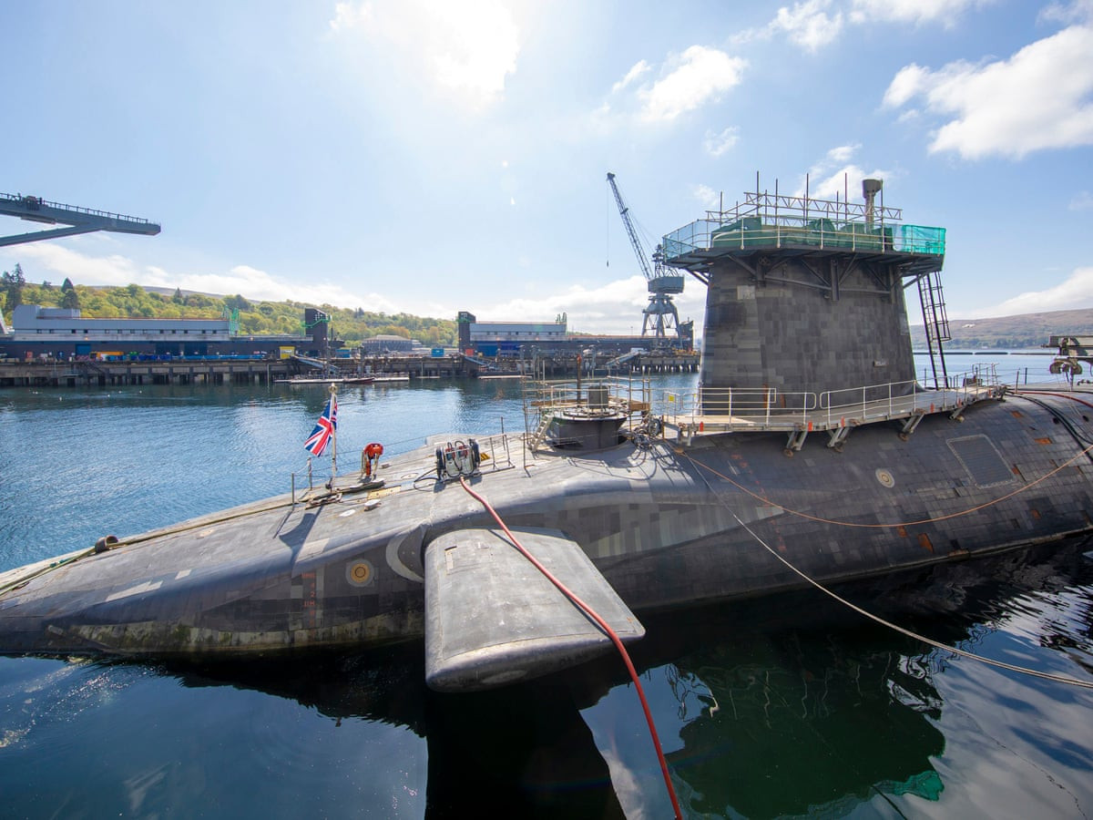 Hệ thống sonar 2076 đã có mặt trên các tàu ngầm lớp Astute và là một trong những hệ thống sonar tàu ngầm tốt nhất trên thế giới. Nó sẽ được phát triển và điều chỉnh cho Dreadnought, bao gồm một bộ vi xử lý và cảm biến dưới nước (sonar cánh cung chủ động/thụ động, mảng kéo, điều khiển hỏa lực, môi trường và tránh chướng ngại vật).