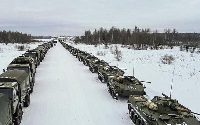 Ông Putin cho biết, hoạt động này nhằm vào cái mà ông gọi là “phi quân sự hóa” và “phi phát xít hóa” Ukraine và để bảo vệ lực lượng ly khai ở miền Đông Ukraine.