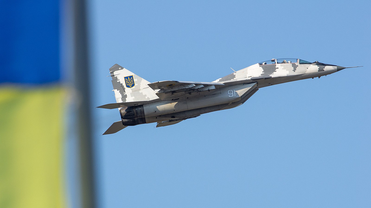 Bộ Quốc phòng Ukraine cũng cho biết, hàng chục phi công quân sự giàu kinh nghiệm, từ đại úy đến trung tướng trước đây đã xuất ngũ từ lực lượng dự bị, đang được gọi trở lại không quân, trong nỗ lực tuyệt vọng để chống đỡ lại không quân Nga. Nguồn ảnh: Foxt.