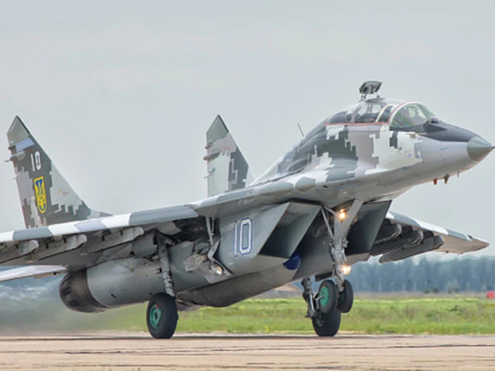Mỗi chiếc MiG-29 chỉ mang tối đa 6 tên lửa không đối không và để vô hiệu hóa 6 kẻ thù thì một máy bay chiến đấu có thể sẽ phải xuất kích nhiều lần. Tuy nhiên chiếc MiG-29 xuất hiện trên video bay qua thủ đô Ukraine được cho là “Bóng ma của Kiev”, đáng chú ý là không mang theo tên lửa.