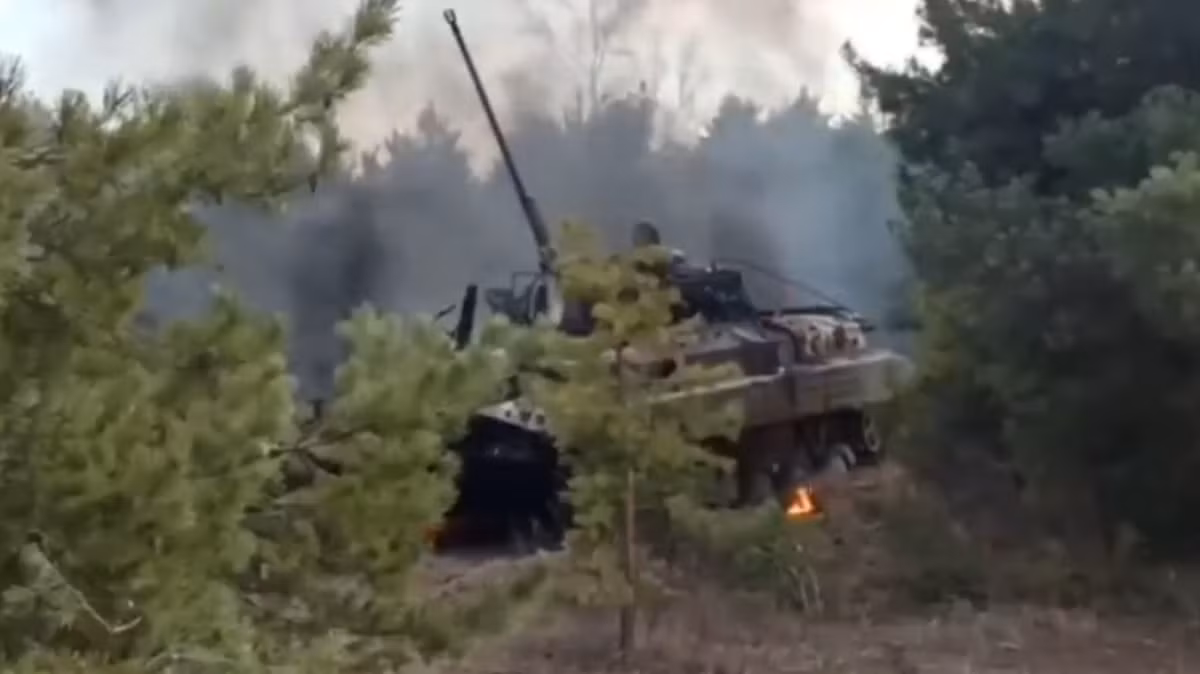 Cơ quan thông tấn TASS của Nga cho hay, hai xe bọc thép của Ukraine đã bị phá hủy trong khi cố gắng xâm nhập lãnh thổ Nga. Ngoài ra năm "kẻ xâm nhập" cũng đã thiệt mạng trong cuộc đụng độ, đây là một sự cố được cho là có thể thổi bùng căng thẳng vốn đã lên cao giữa hai nước cũng như phương Tây.