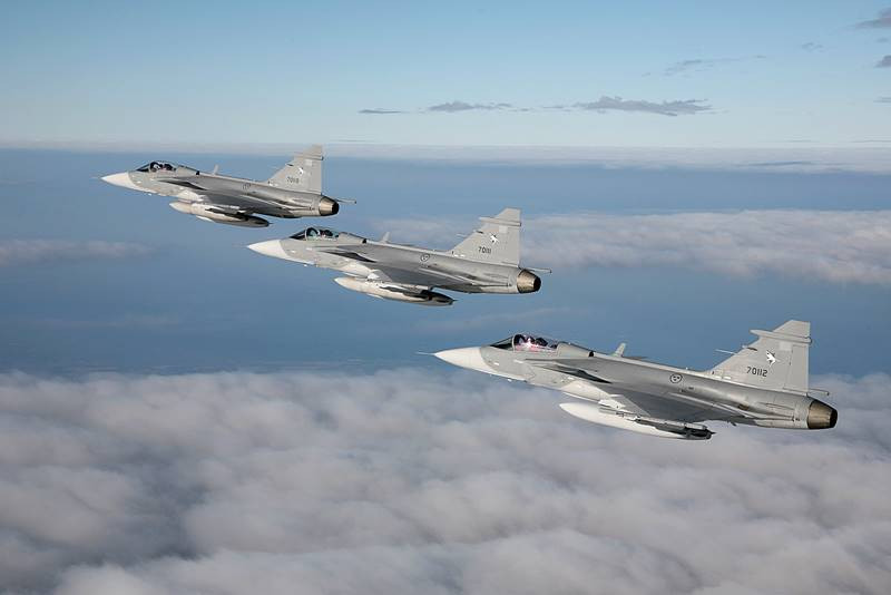 Phía Trung Quốc thiếu kinh nghiệm trong các tình huống 2 đấu 2, phi công thường đánh giá sai mối đe dọa và không áp dụng đầy đủ biện pháp tránh tên lửa. Trong khi đó, phi công Thái Lan sử dụng triệt để mồi bẫy và biện pháp cơ động, giúp hạn chế nguy cơ bị bắn hạ.