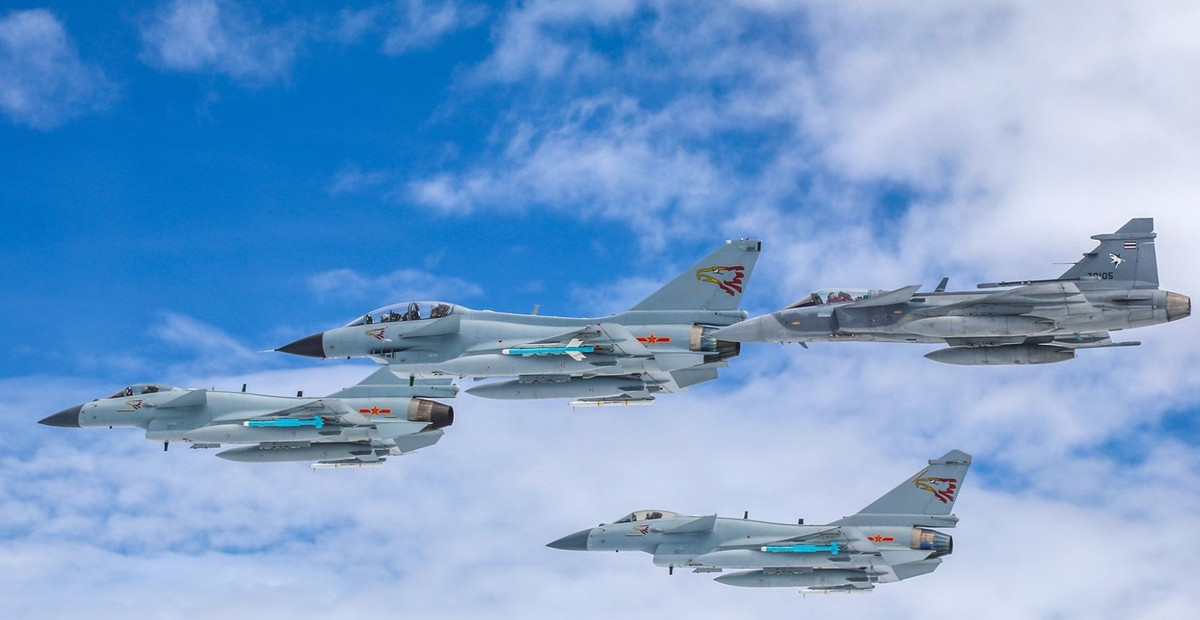 Không quân Trung Quốc áp đảo đối phương khi "bắn hạ" 25 chiếc Gripen và chỉ mất một tiêm kích Su-27SK trong hai ngày đầu diễn tập nội dung cận chiến Dogfights. Tuy nhiên, tình thế đảo ngược hoàn toàn trong 4 ngày còn lại của đợt diễn tập, khi chuyển sang nội dung tác chiến tầm xa BVR và bảo vệ mục tiêu cố định.