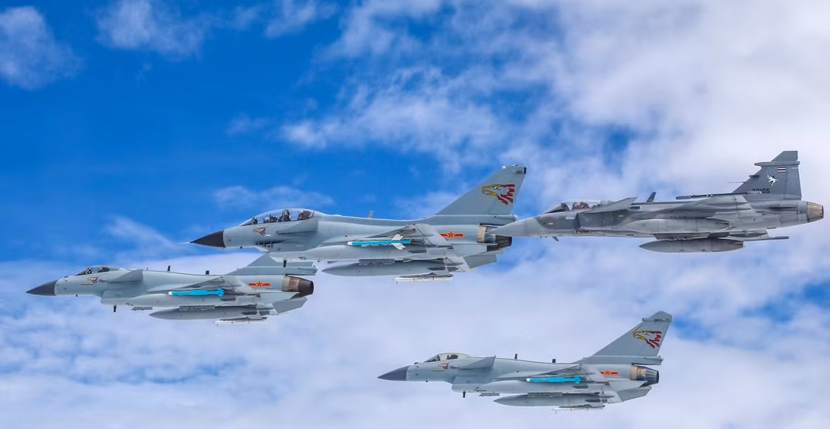 Không quân Trung Quốc áp đảo đối phương khi "bắn hạ" 25 chiếc Gripen và chỉ mất một tiêm kích Su-27SK trong hai ngày đầu diễn tập nội dung cận chiến Dogfights. Tuy nhiên, tình thế đảo ngược hoàn toàn trong 4 ngày còn lại của đợt diễn tập, khi chuyển sang nội dung tác chiến tầm xa BVR và bảo vệ mục tiêu cố định.