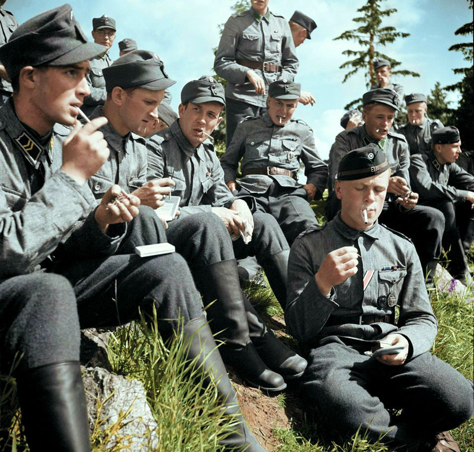 Nhóm 429 lính tình nguyện Waffen-SS Phần Lan đầu tiên tham gia chiến đấu trong đội hình Sư đoàn SS Wiking, Cụm Tập đoàn quân Nam trong Chiến dịch Barbarossa. Do thiếu kinh nghiệm chiến đấu, nhóm quân Phần Lan này được bố trí ở tuyến sau.