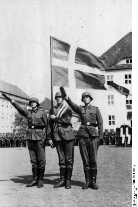 Ngày 11/07/1943, tại Hanko, Tiểu đoàn quân tình nguyện Phần Lan thuộc Waffen-SS có một buổi lễ duyệt binh giải thể và từ đây trở về phục vụ trong Lực lượng vũ trang Phần Lan. Phần lớn cựu quân nhân Waffen-SS tiếp tục phục vụ Quân đội Phần Lan sau đó. Một số lượng nhỏ tìm cách đào tẩu sang Đức để tiếp tục phục vụ lực lượng SS.