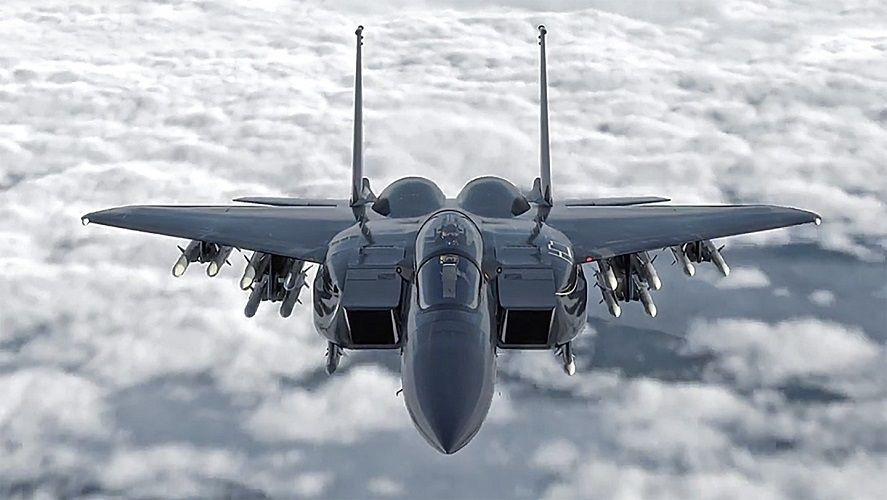 F-15 của Indonesia được cho là sẽ dựa trên phiên bản F-15EX hiện đang được đặt hàng cho Không quân Mỹ. Su-35 và F-15EX đều dựa trên các thiết kế máy bay chiến đấu thời Chiến tranh Lạnh, lần lượt là Su-27 Flanker và F-15C Eagle, cả hai đều là những máy bay chiến đấu chủ lực của Liên Xô và Mỹ trong thời kỳ đó.