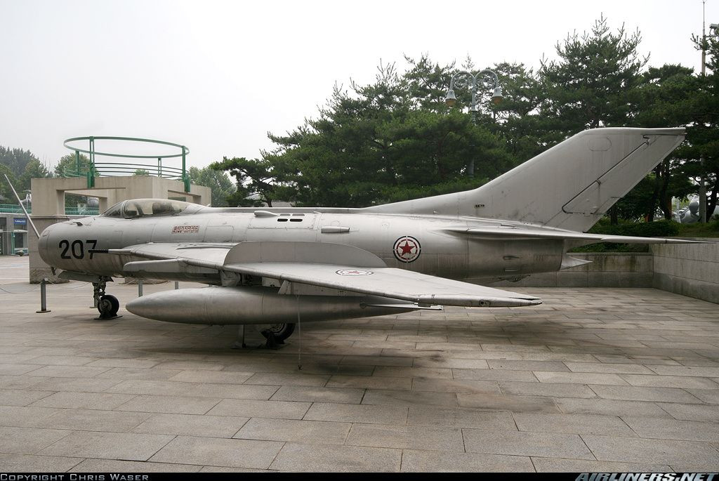 Nhờ vậy, Triều Tiên được triển khai các hệ thống phòng không tầm xa tiên tiến nhất thế giới lúc bấy giờ là S-25 và S-75, cùng với việc được trang bị các máy bay chiến đấu hiện đại như MiG-17, MiG-19 và các biến thể đầu tiên của MiG-21. 