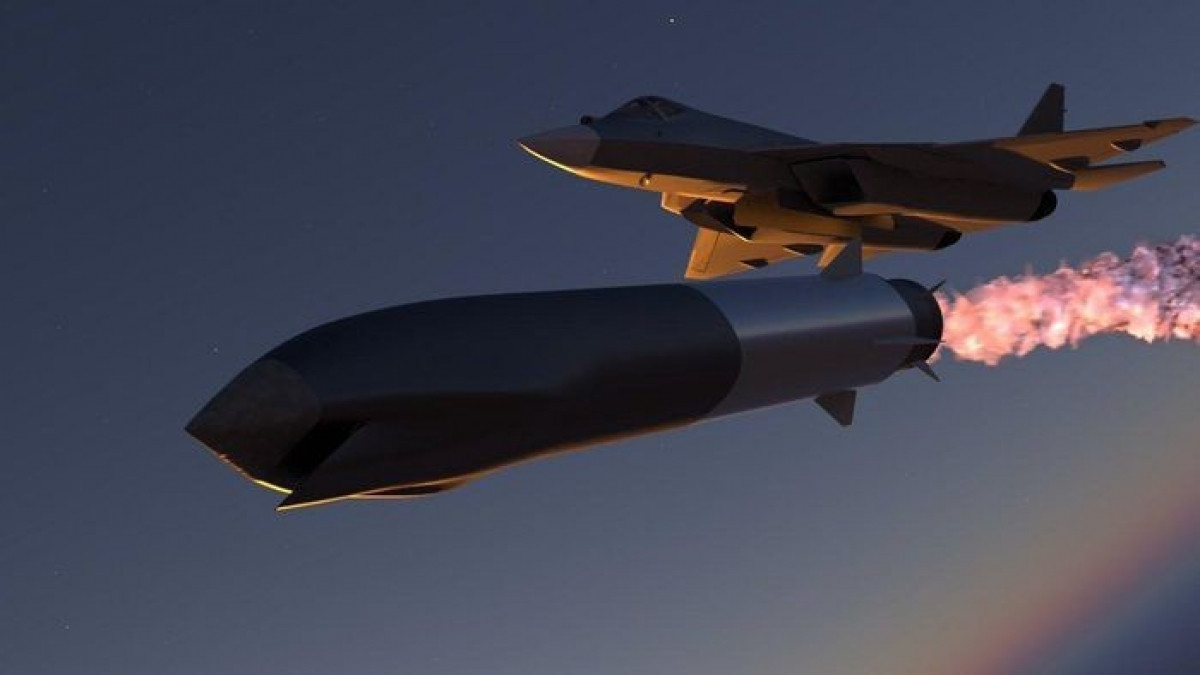 Với tầm bắn trên 190km, K-77M vẫn chưa phải là loại tên lửa không đối không tầm xa nhất mà Nga đã phát triển, nhưng về nhiều mặt thì nó là loại tên lửa phức tạp nhất.