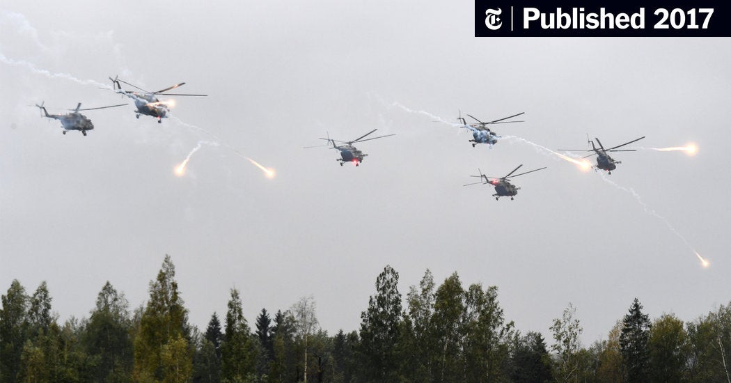 Video được chia sẻ trên mạng xã hội hôm 24/2 cho thấy máy bay trực thăng và khói bốc lên từ sân bay Hostomel, Ukraine, khi Nga bắt đầu cuộc tấn công toàn diện.